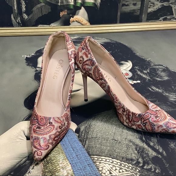 Heels. Size - 235.EUR- 37. Measurement shown in the picture in CMS - Picture 4 of 12